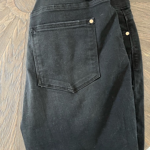 Black Judy Blue shorts - Picture 2 of 4